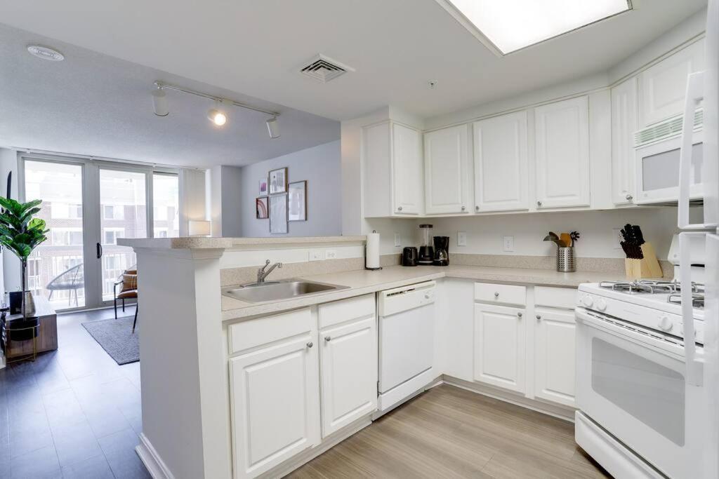 Bright Apartment Walk To Ballston Metro Arlington Exterior foto