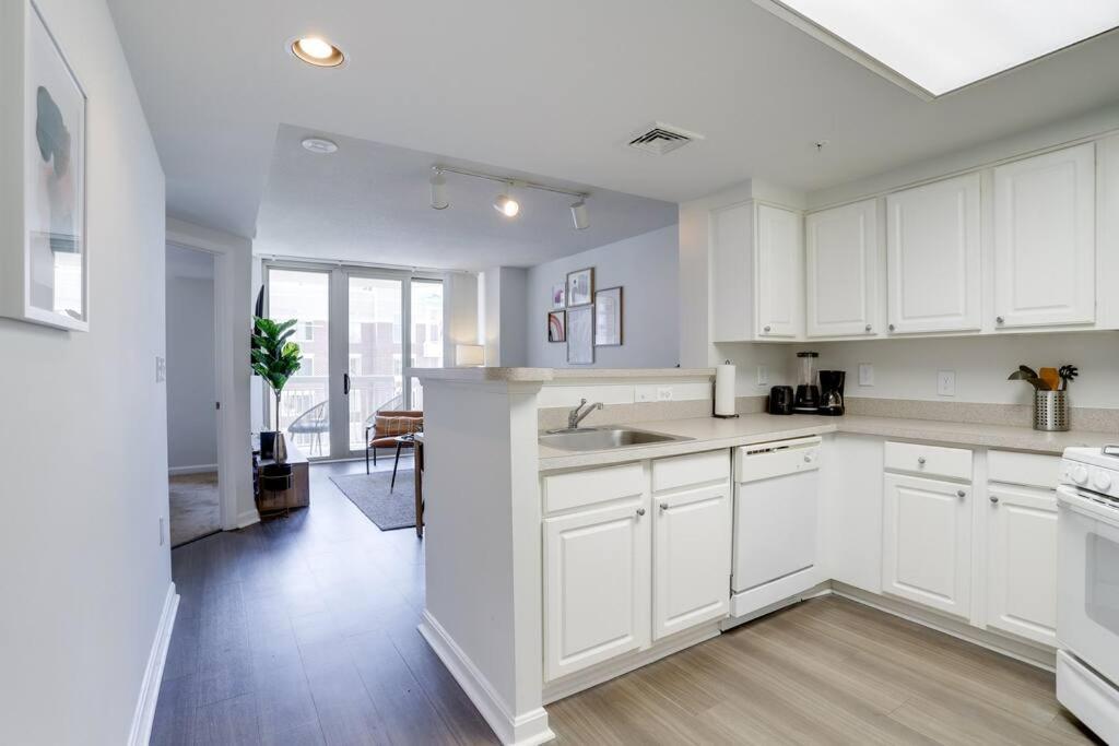 Bright Apartment Walk To Ballston Metro Arlington Exterior foto